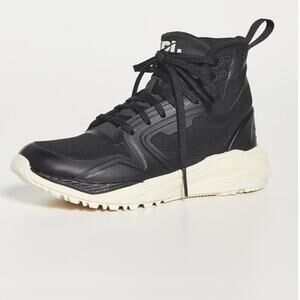 APL: Athletic Propulsion Labs
Techloom Defender Sneakers Color: Black/Pristine 9